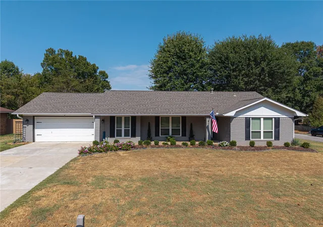 Single family home for sale at 10713 Edgewater Rd, Fort Smith, AR 72903 | MLS# 1363513