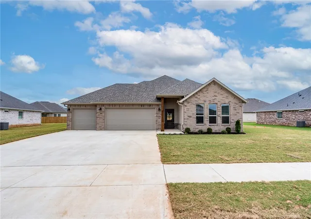Photo 1 of Single family home for sale at 120 Bloodhound Ave, Farmington, AR 72730 | MLS# 1363708 | Listing updated on 2026-10-17