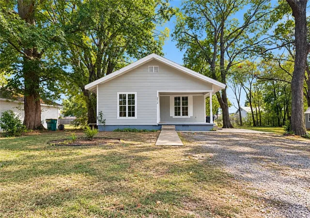Photo 2 of Single family home for sale at 212 E East, Russellville, AR 72801 | MLS# 1363757 | Listing updated on 2026-10-20