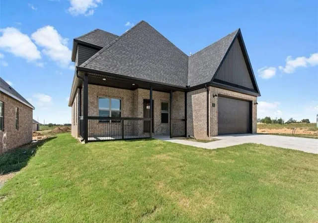 Photo 2 of Single family home for sale at 811 Ann Pl, Bentonville, AR 72713 | MLS# 1363827 | Listing updated on 2026-10-21