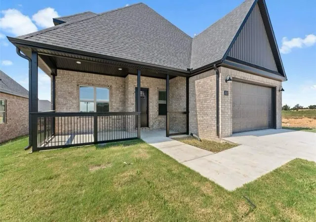 Photo 3 of Single family home for sale at 811 Ann Pl, Bentonville, AR 72713 | MLS# 1363827 | Listing updated on 2026-10-21