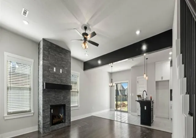Photo 4 of Single family home for sale at 811 Ann Pl, Bentonville, AR 72713 | MLS# 1363827 | Listing updated on 2026-10-21