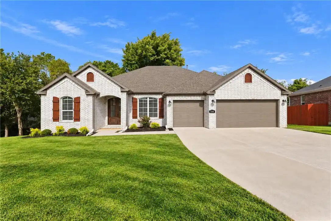 Single family home for sale at 1588 N Dawes St, Fayetteville, AR 72704 | MLS# 1363722