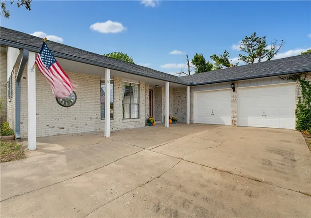 Photo 2 of Single family home for sale at 712 S Riviera Dr, Rogers, AR 72758 | MLS# 1363841 | Listing updated on 2026-10-20