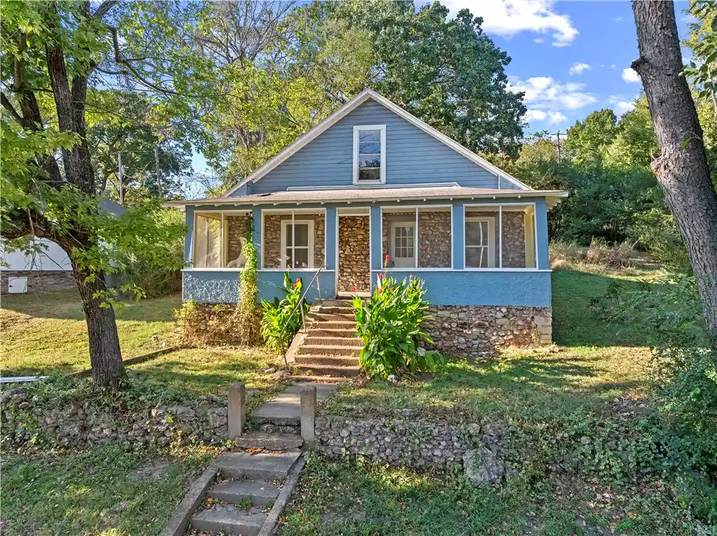 Photo 1 of Single family home for sale at 513 Mclean Ave, Cotter, AR 72626 | MLS# 1363842 | Listing updated on 2026-10-27