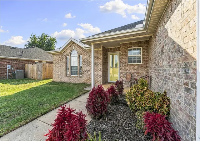 Photo 2 of Single family home for sale at 551 Steepro Dr, Centerton, AR 72719 | MLS# 1363808 | Listing updated on 2026-10-18