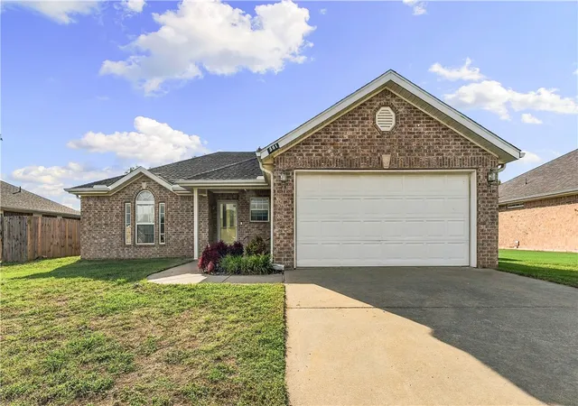 Photo 3 of Single family home for sale at 551 Steepro Dr, Centerton, AR 72719 | MLS# 1363808 | Listing updated on 2026-10-18