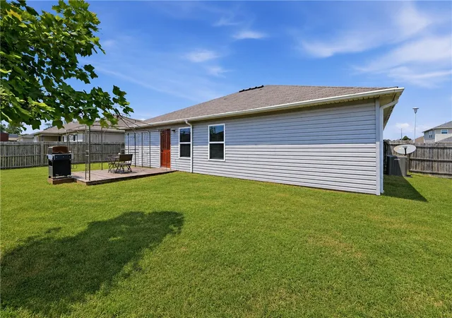 Photo 3 of Single family home for sale at 813 Nw 67th Avenue, Bentonville, AR 72713 | MLS# 1364129 | Listing updated on 2026-10-20
