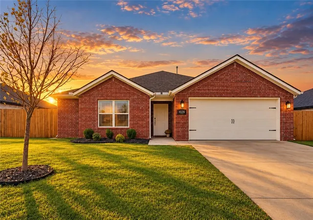 Single family home for sale at 1029 Glenora Ave, Lowell, AR 72745 | MLS# 1364117