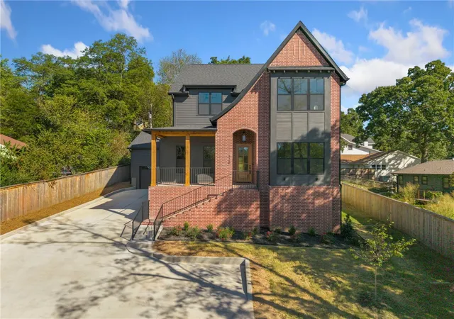Photo 1 of Single family home for sale at 720 N Gregg Ave, Fayetteville, AR 72701 | MLS# 1364161 | Listing updated on 2026-10-13