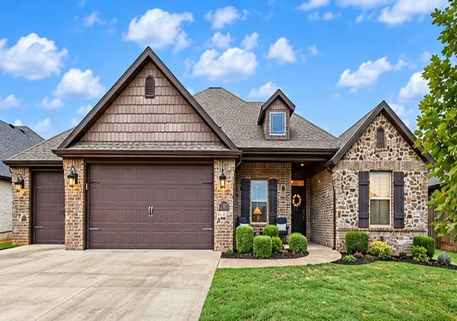 Photo 2 of Single family home for sale at 1120 E Huntleigh Dr, Bentonville, AR 72713 | MLS# 1364182 | Listing updated on 2026-10-20