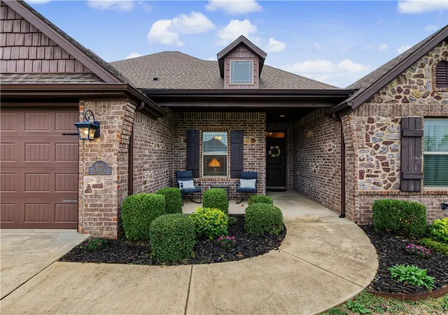 Photo 3 of Single family home for sale at 1120 E Huntleigh Dr, Bentonville, AR 72713 | MLS# 1364182 | Listing updated on 2026-10-20