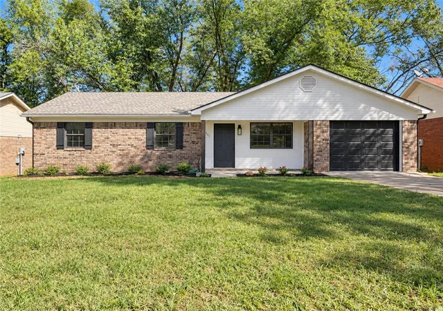Photo 1 of Sale Pending at 607 Twin Oak Dr, Russellville, AR 72802 | MLS# 1364224 | Listing updated on 2026-10-20