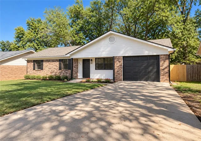 Photo 2 of Sale Pending at 607 Twin Oak Dr, Russellville, AR 72802 | MLS# 1364224 | Listing updated on 2026-10-20