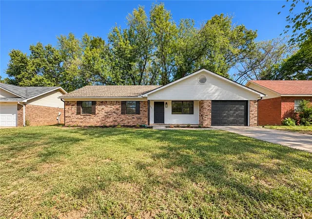 Photo 3 of Sale Pending at 607 Twin Oak Dr, Russellville, AR 72802 | MLS# 1364224 | Listing updated on 2026-10-20