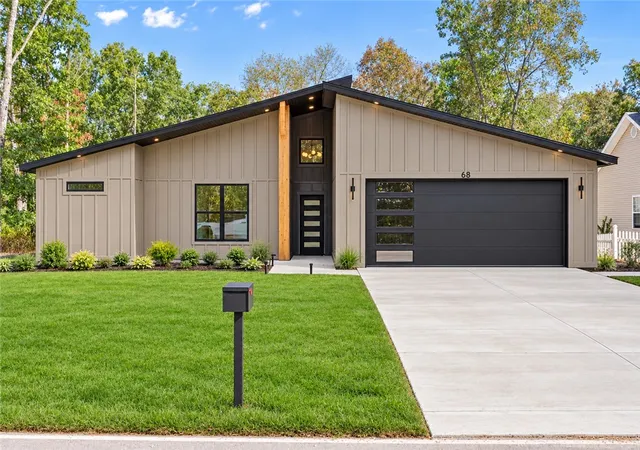 Photo 1 of Single family home for sale at 68 Granshire Dr, Bella Vista, AR 72714 | MLS# 1363632 | Listing updated on 2026-10-18