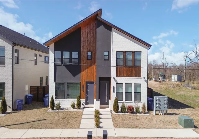 Townhouse for sale at 1149 NE Monroe St, Bentonville, AR 72712 | MLS# 1364411