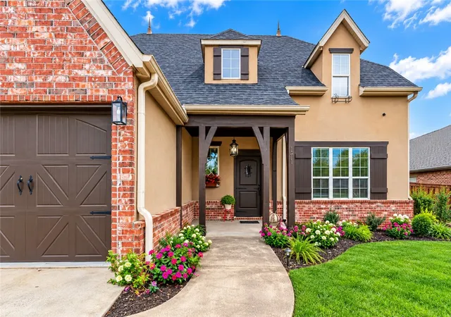 Photo 2 of Single family home for sale at 1611 Ne Greenbrier Rd, Bentonville, AR 72712 | MLS# 1364102 | Listing updated on 2026-10-20
