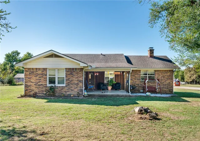 Single family home for sale at 18099 Old Hwy 68, Siloam Springs, AR 72761 | MLS# 1364212