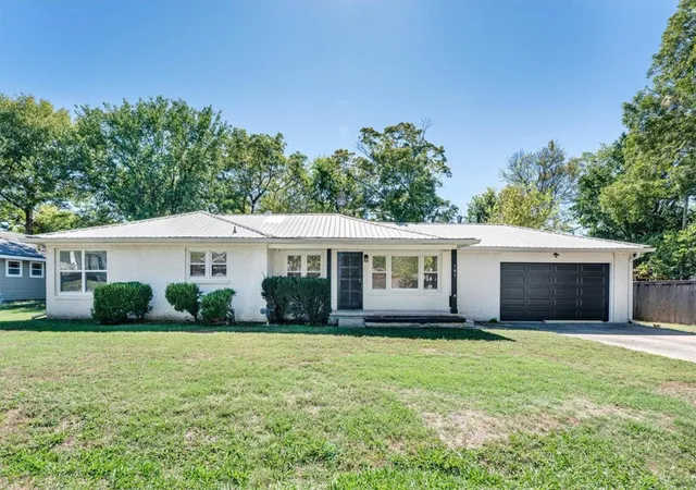 Single family home for sale at 107 E Parks St, Prairie Grove, AR 72753 | MLS# 1364253