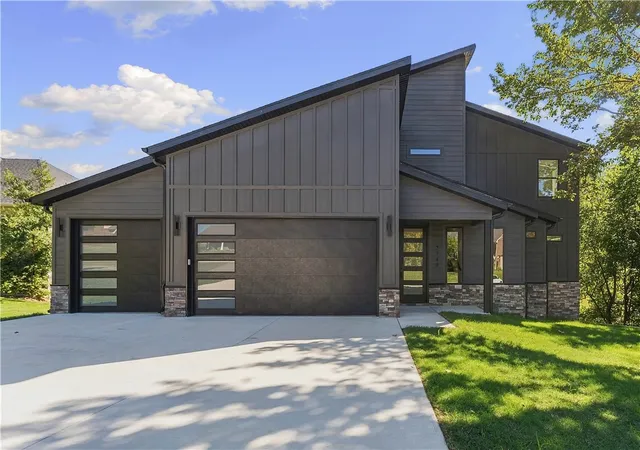 Photo 1 of Sale Pending at 3743 Atlanta Pl, Springdale, AR 72762 | MLS# 1364566 | Listing updated on 2026-10-20