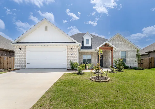 Photo 2 of Single family home for sale at 1401 Sessile Oak Way, Bentonville, AR 72713 | MLS# 1364649 | Listing updated on 2026-10-17