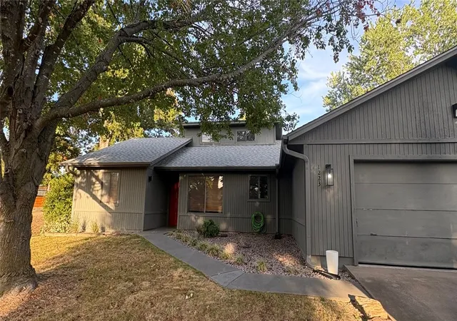 Photo 2 of Single family home for sale at 1223 Countrywood Cir, Rogers, AR 72756 | MLS# 1364615 | Listing updated on 2026-10-21