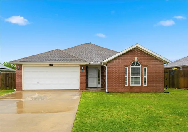 Photo 2 of Single family home for sale at 1016 Applewood Cir, Centerton, AR 72719 | MLS# 1364819 | Listing updated on 2026-10-20
