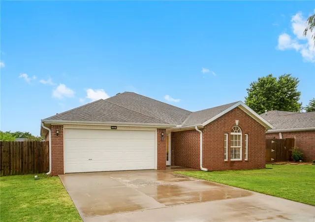 Photo 3 of Single family home for sale at 1016 Applewood Cir, Centerton, AR 72719 | MLS# 1364819 | Listing updated on 2026-10-20
