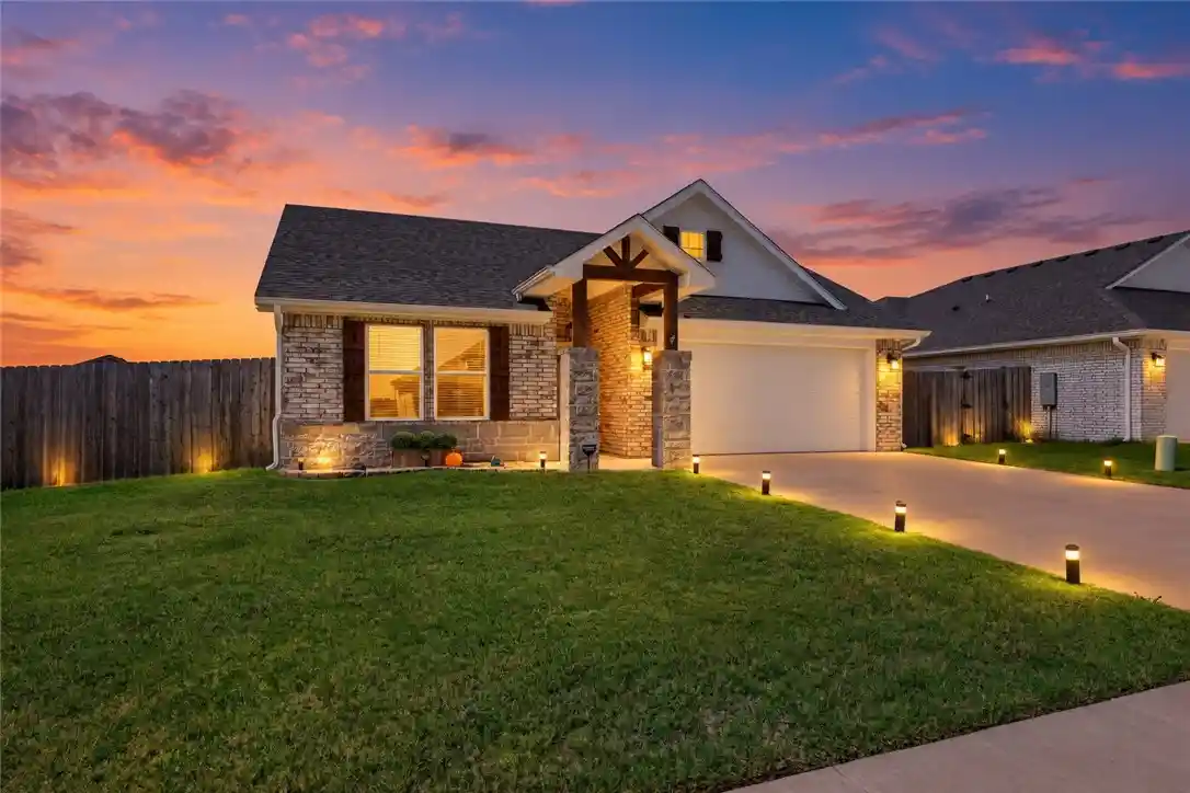 Photo 1 of Single family home for sale at 637 Lewis St, Pea Ridge, AR 72751 | MLS# 1364859 | Listing updated on 2026-10-27