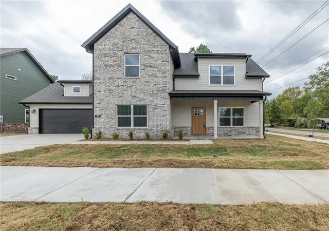 Photo 1 of Single family home for sale at 325 W Pear St, Fayetteville, AR 72703 | MLS# 1364750 | Listing updated on 2026-10-16