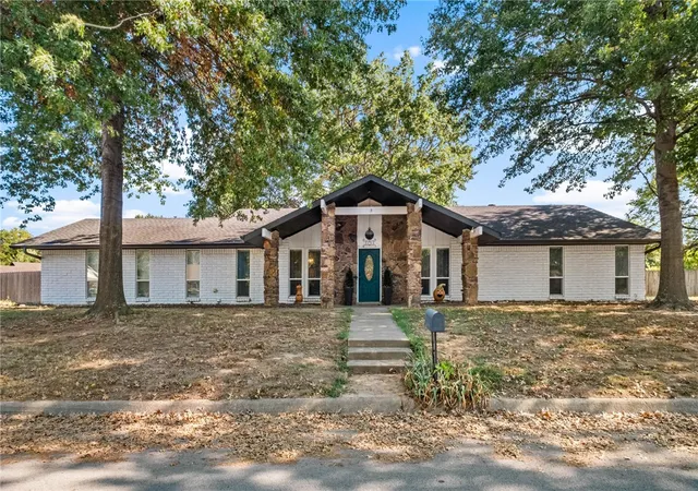 Photo 1 of Single family home for sale at 303 N Turtle Crk Dr, Rogers, AR 72756 | MLS# 1364834 | Listing updated on 2026-10-20