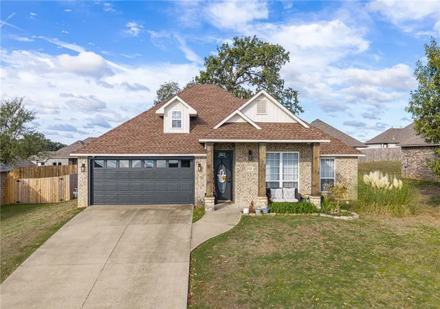 Single family home for sale at 2511 Dava St, Van Buren, AR 72956 | MLS# 1365005
