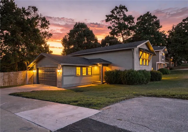 Photo 2 of Single family home for sale at 1009 Peak St, Cave Springs, AR 72718 | MLS# 1364808 | Listing updated on 2026-10-16