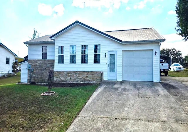 Photo 1 of Single family home for sale at 31 Whiteys Dr, Lead Hill, AR 72644 | MLS# 1365047 | Listing updated on 2026-10-14