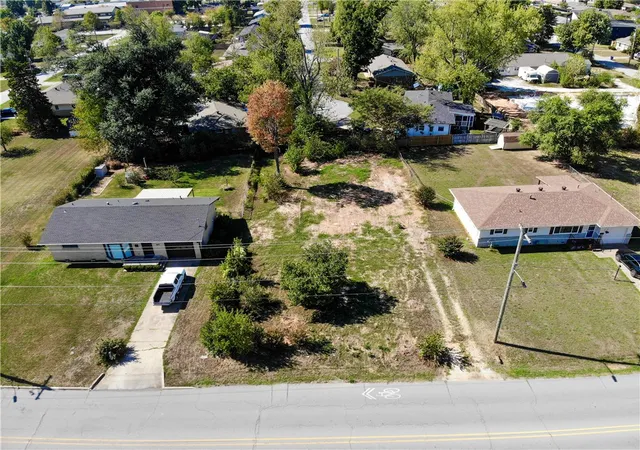Photo 3 of Land for sale at 809 Bella Vista Rd, Bentonville, AR 72712 | MLS# 1365118 | Listing updated on 2026-10-20