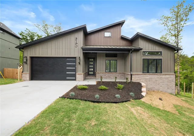 Photo 1 of Single family home for sale at 22 Olmsted Ln, Bella Vista, AR 72715 | MLS# 1364947 | Listing updated on 2026-10-14
