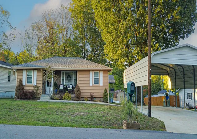 Single family home for sale at 16496 Willow Dr, Rogers, AR 72756 | MLS# 1364496