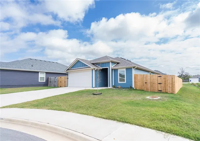 Photo 3 of Single family home for sale at 2001 N Fleetwood Ln, Siloam Springs, AR 72761 | MLS# 1364978 | Listing updated on 2026-10-19