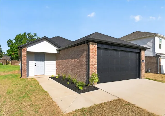 Photo 1 of Single family home for sale at 921 Sw Spavinaw Blvd, Gravette, AR 72736 | MLS# 1365129 | Listing updated on 2026-10-14
