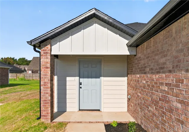 Photo 2 of Single family home for sale at 921 SW Spavinaw Blvd, Gravette, AR 72736 | MLS# 1365129 | Listing updated on 2026-10-14