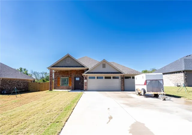 Photo 1 of Single family home for sale at 817 S Mitchell Ave, Lincoln, AR 72744 | MLS# 1365106 | Listing updated on 2026-10-15