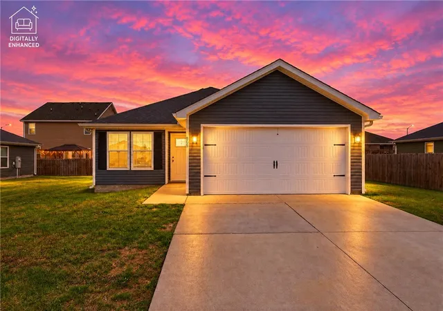 Photo 2 of Single family home for sale at 805 Parrot Ln, Siloam Springs, AR 72761 | MLS# 1365180 | Listing updated on 2026-10-18