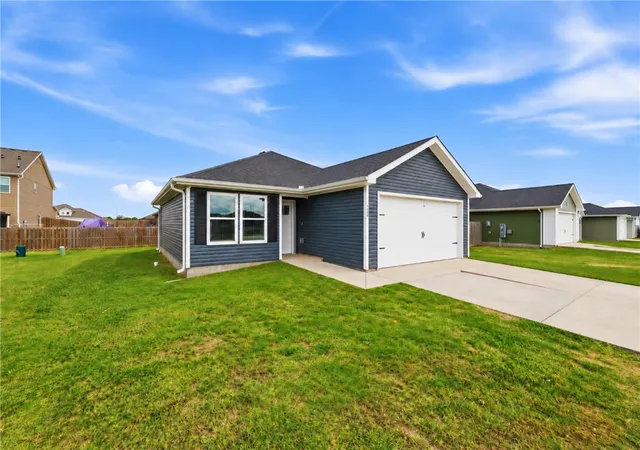 Photo 3 of Single family home for sale at 805 Parrot Ln, Siloam Springs, AR 72761 | MLS# 1365180 | Listing updated on 2026-10-18