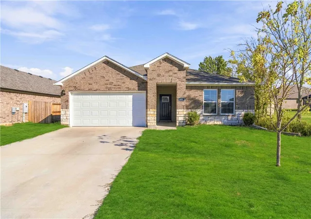 Photo 1 of Single family home for sale at 501 Cattleman Ln, Siloam Springs, AR 72761 | MLS# 1364596 | Listing updated on 2026-10-15