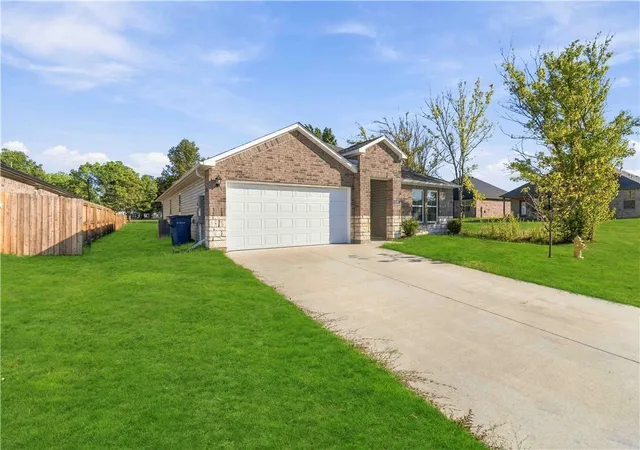 Photo 3 of Single family home for sale at 501 Cattleman Ln, Siloam Springs, AR 72761 | MLS# 1364596 | Listing updated on 2026-10-15
