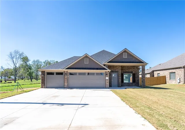 Photo 1 of Single family home for sale at 841 S Mitchell Ave, Lincoln, AR 72744 | MLS# 1365212 | Listing updated on 2026-10-15