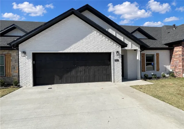 Townhouse for sale at 1612 S 17th Place, Rogers, AR 72758 | MLS# 1365235