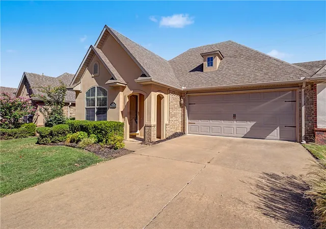Photo 2 of Townhouse for sale at 2101 Stonegrove Rd, Bentonville, AR 72713 | MLS# 1365267 | Listing updated on 2026-10-15
