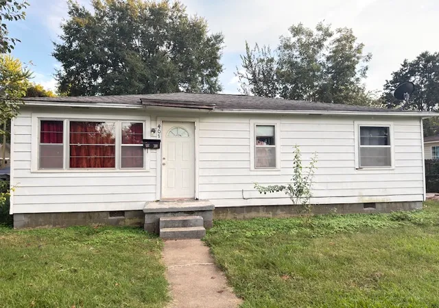 Single family home for sale at 401 Locust St, Dardanelle, AR 72834 | MLS# 1365268